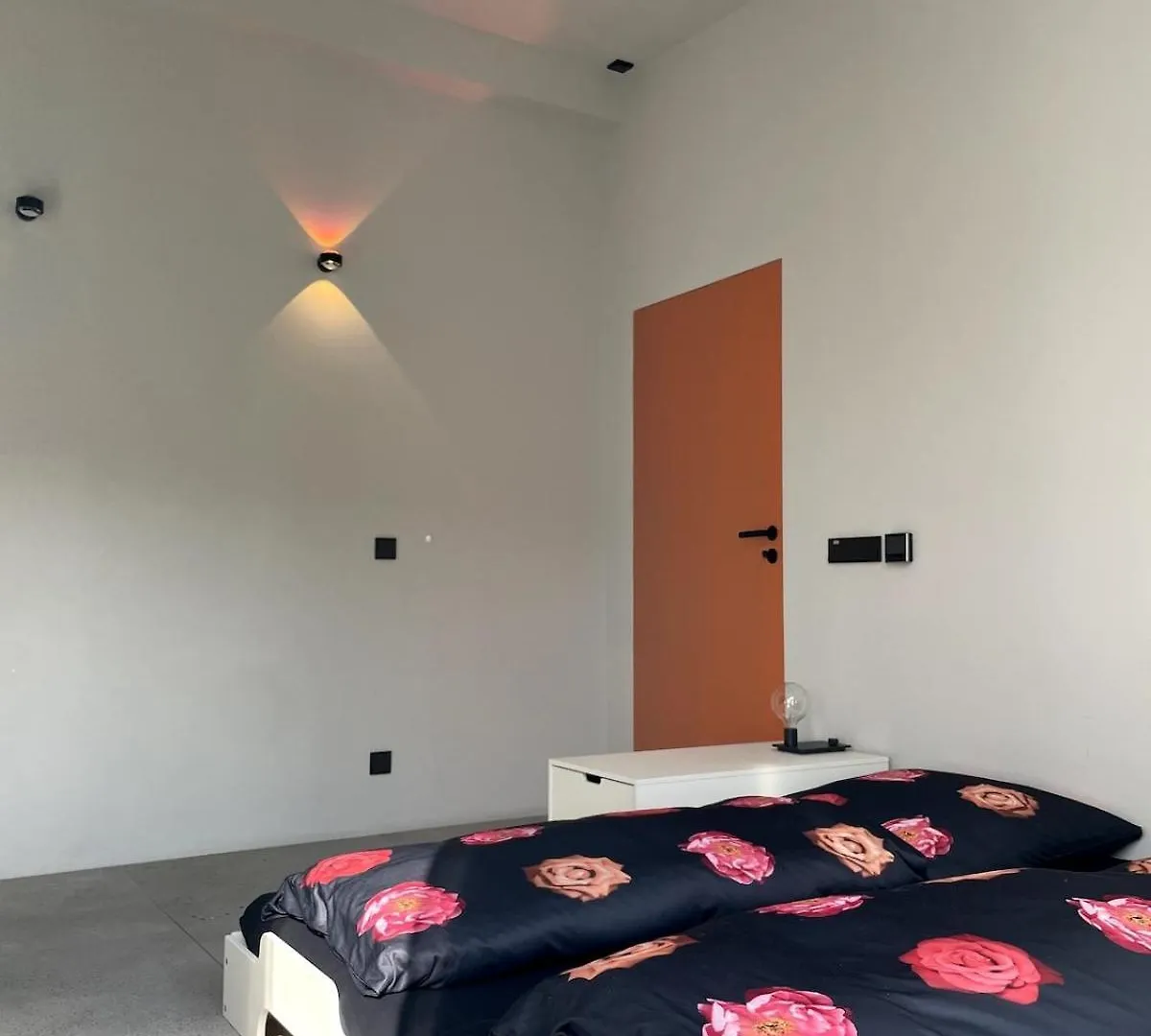 Room With A Bathroom And Private Entrance Door Berlin Appartement