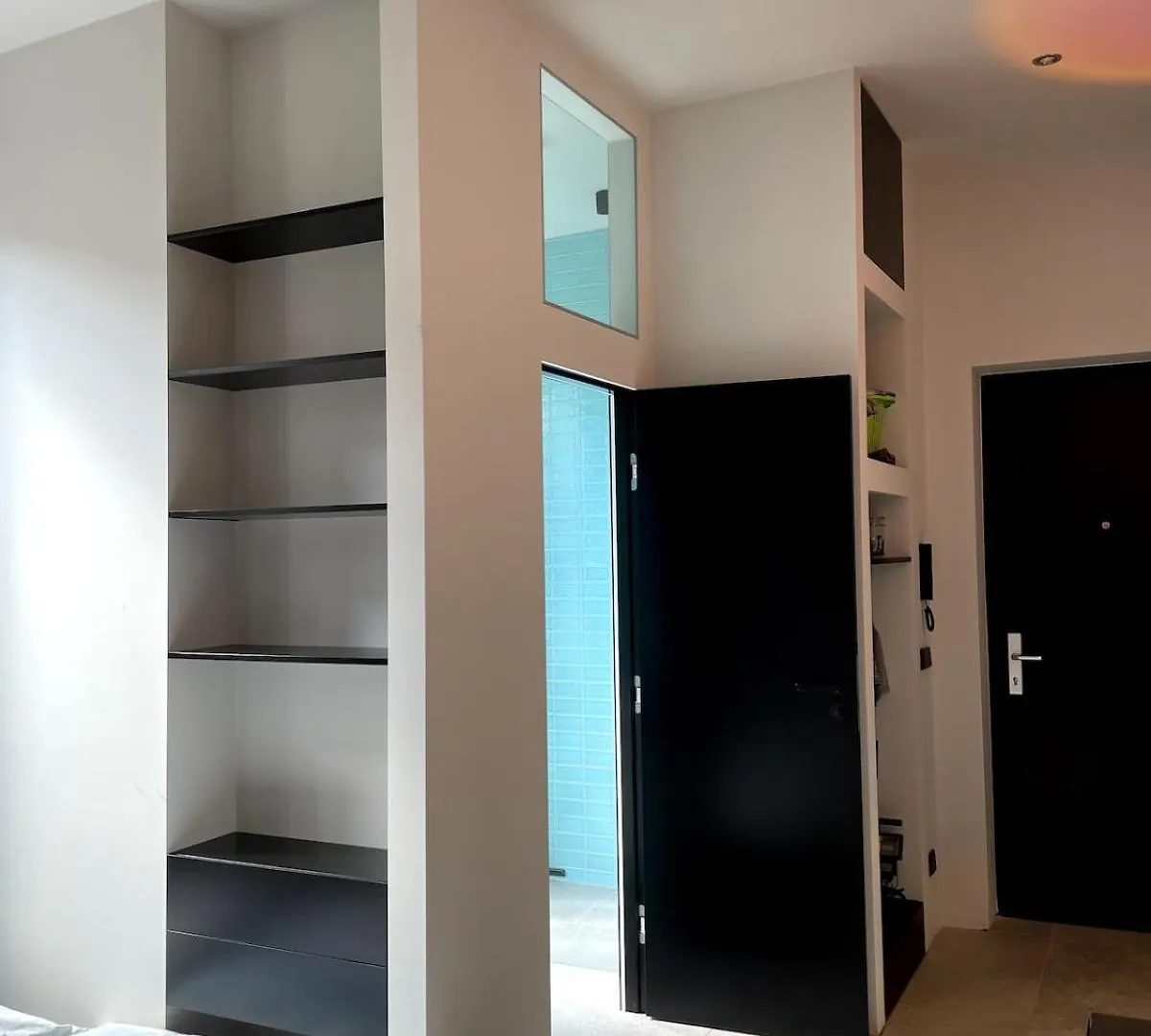 Room With A Bathroom And Private Entrance Door Berlin