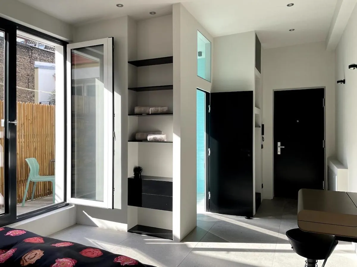 Room With A Bathroom And Private Entrance Door Berlin Appartement