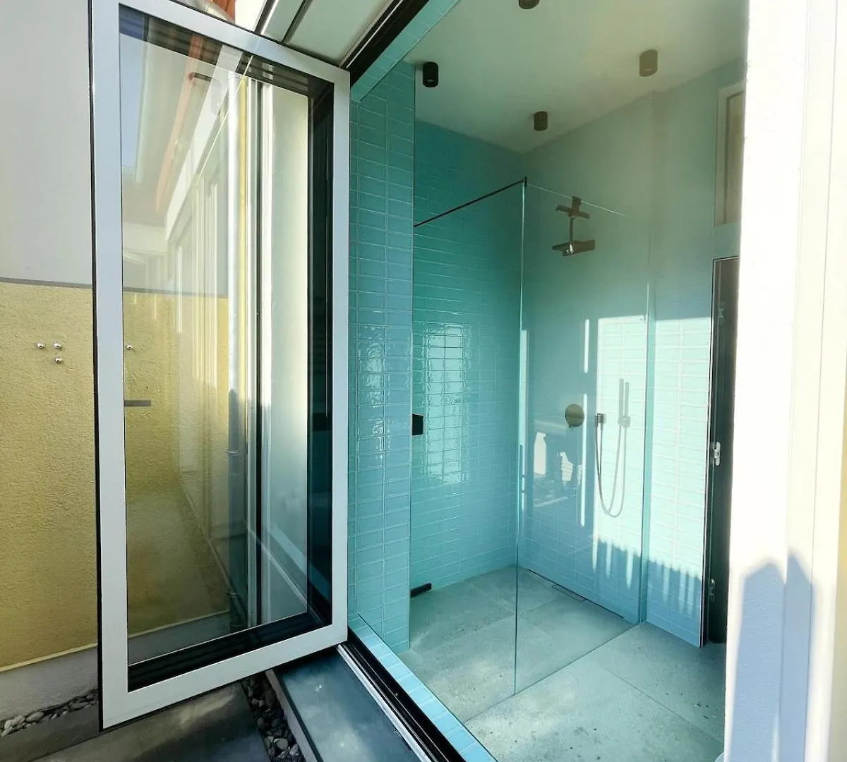 Appartement Room With A Bathroom And Private Entrance Door Berlin