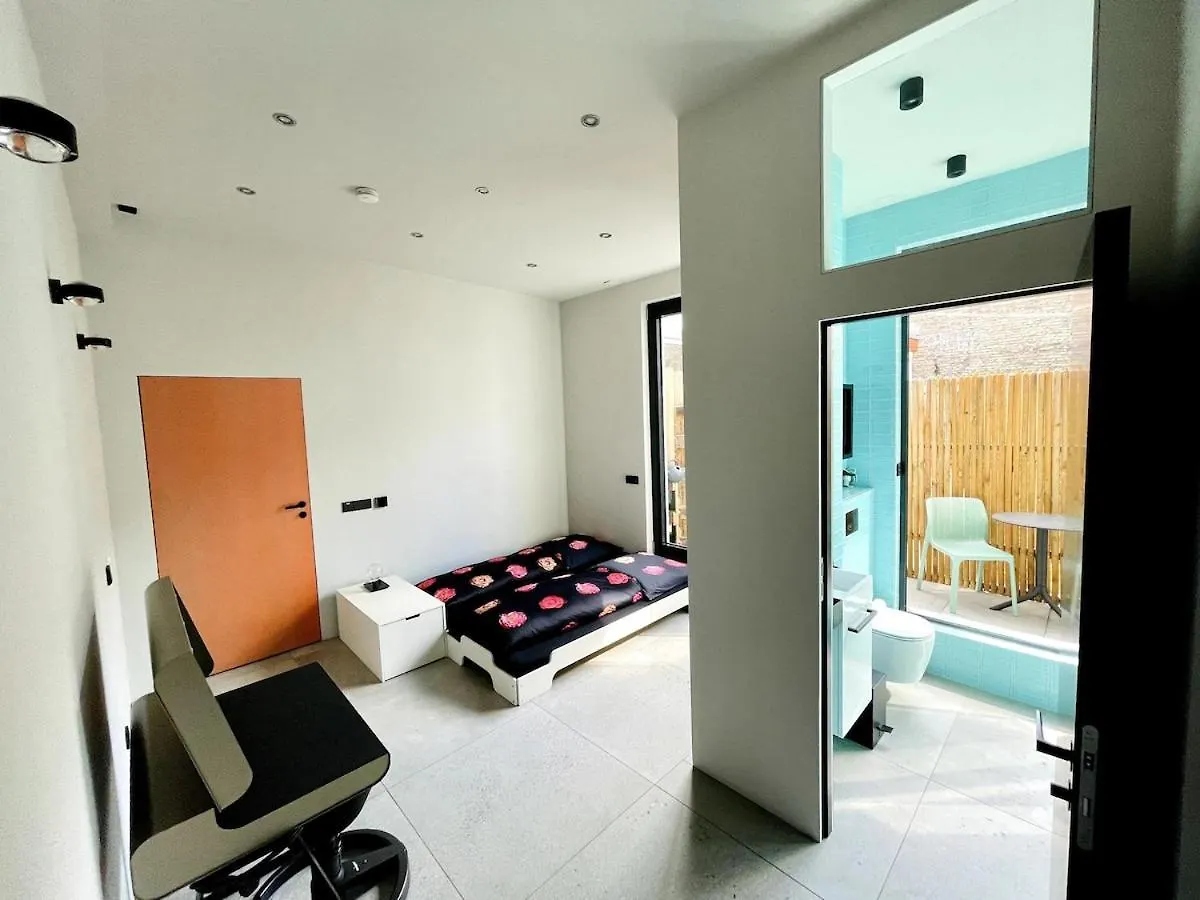 Room With A Bathroom And Private Entrance Door Berlin